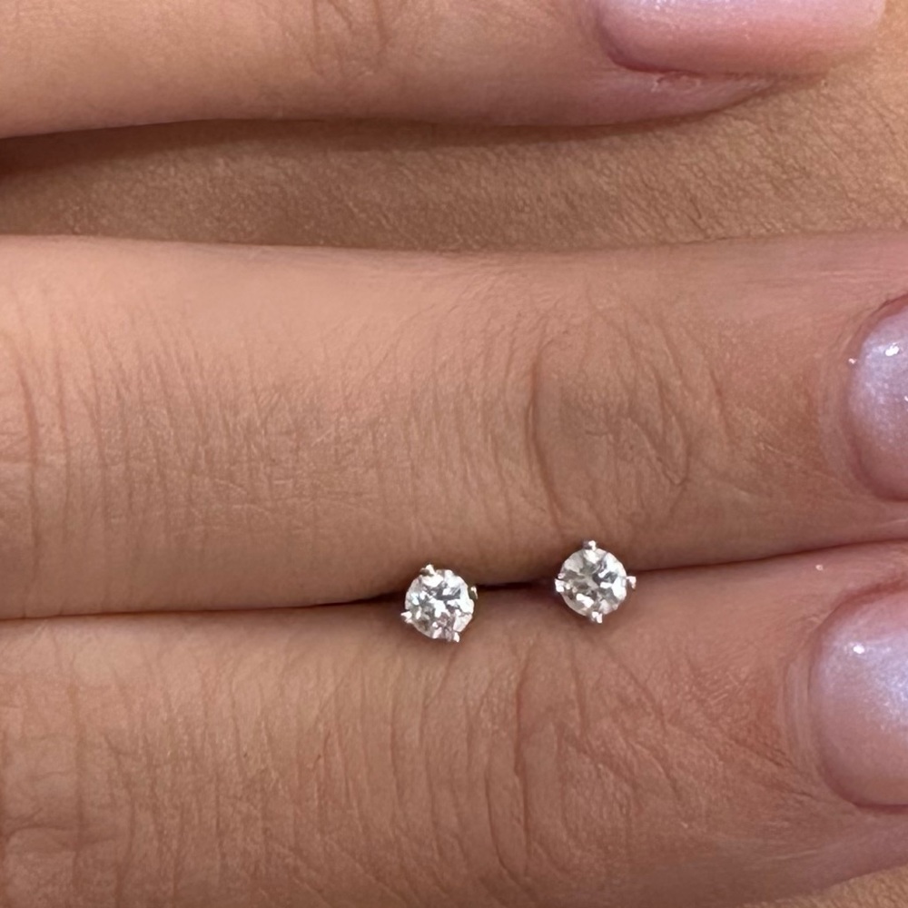 Elegant 14 k Gold and diamond Stud Earrings